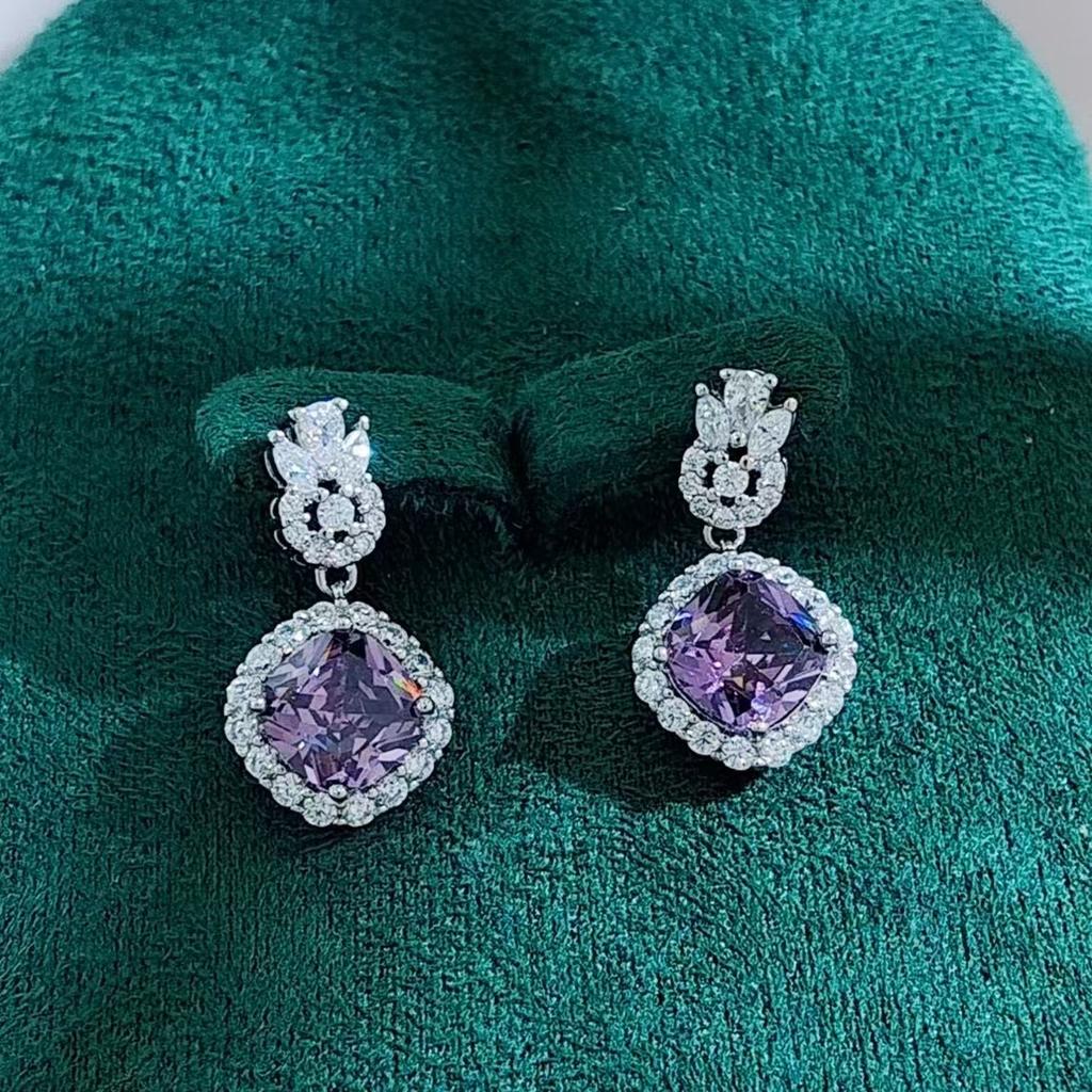 Temperament: Versatile light luxury, high-end super glitter, diamond crown, zircon stud earrings, pink gemstone sugar cube earrings