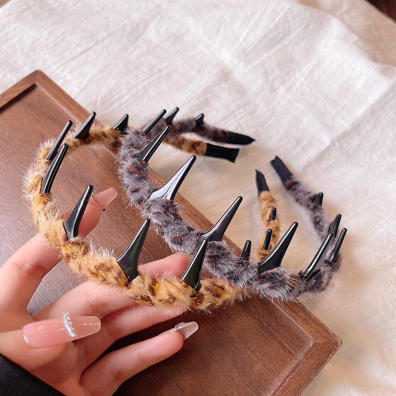 "Korean High-Grade Plush Leopard Print Headband for Women – Fluffy Autumn/Winter Style with High Skull Top for Face Washing"