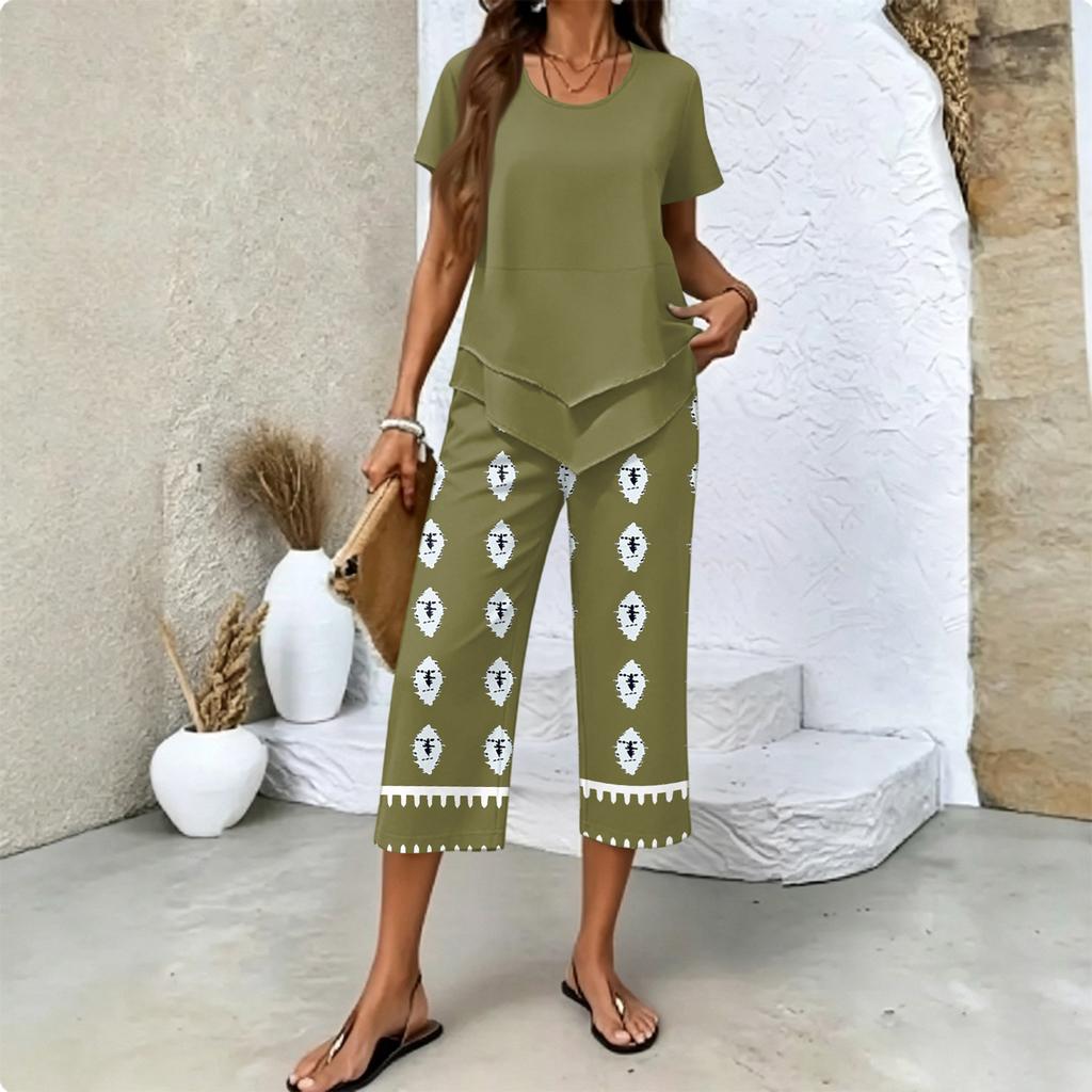 Women Casual Fashion Round Neck Printed Short Sleeve T Shirt and Capri Pants Set Lightweight Comfortable Summer Outfit