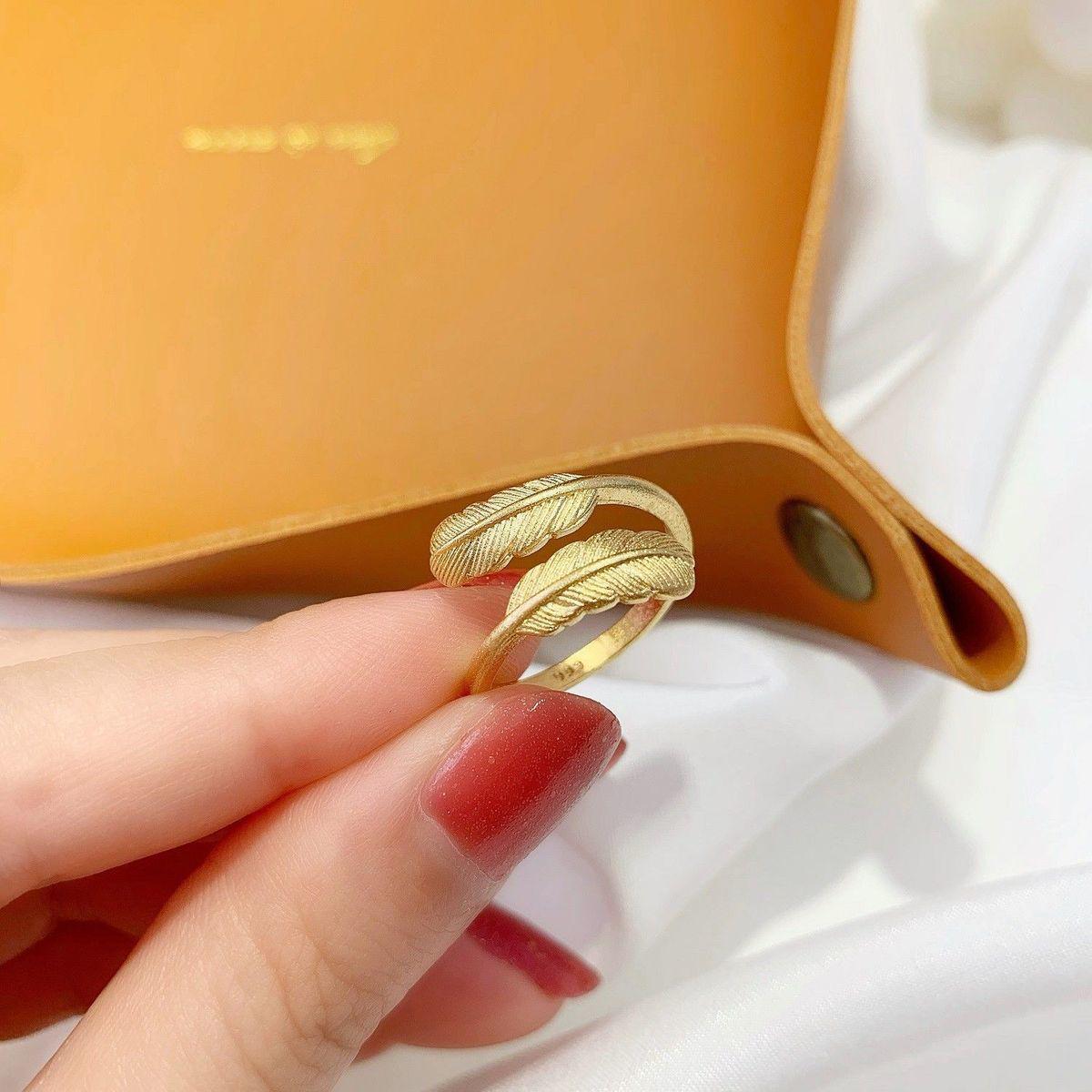 Gold Alloy Feather Ring - Versatile Style, Perfect Small Ornament for Sharing with Friends