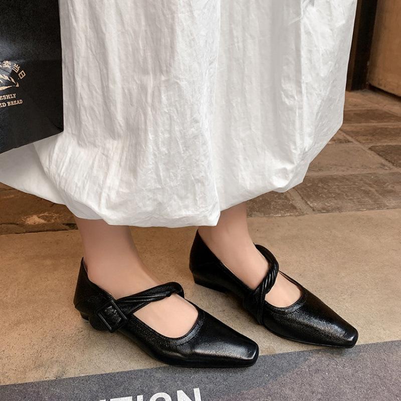 

New women s fashion single shoes pointed leather non-slip beef tendon sole sheepskin women s shoes low heel large size four-season small leather shoes 40 чёрный