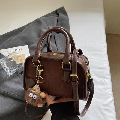 Retro Hand Bag Women's 2026 New Popular Super Fire Small Square Bag Commuter Niche Shoulder Messenger Bag