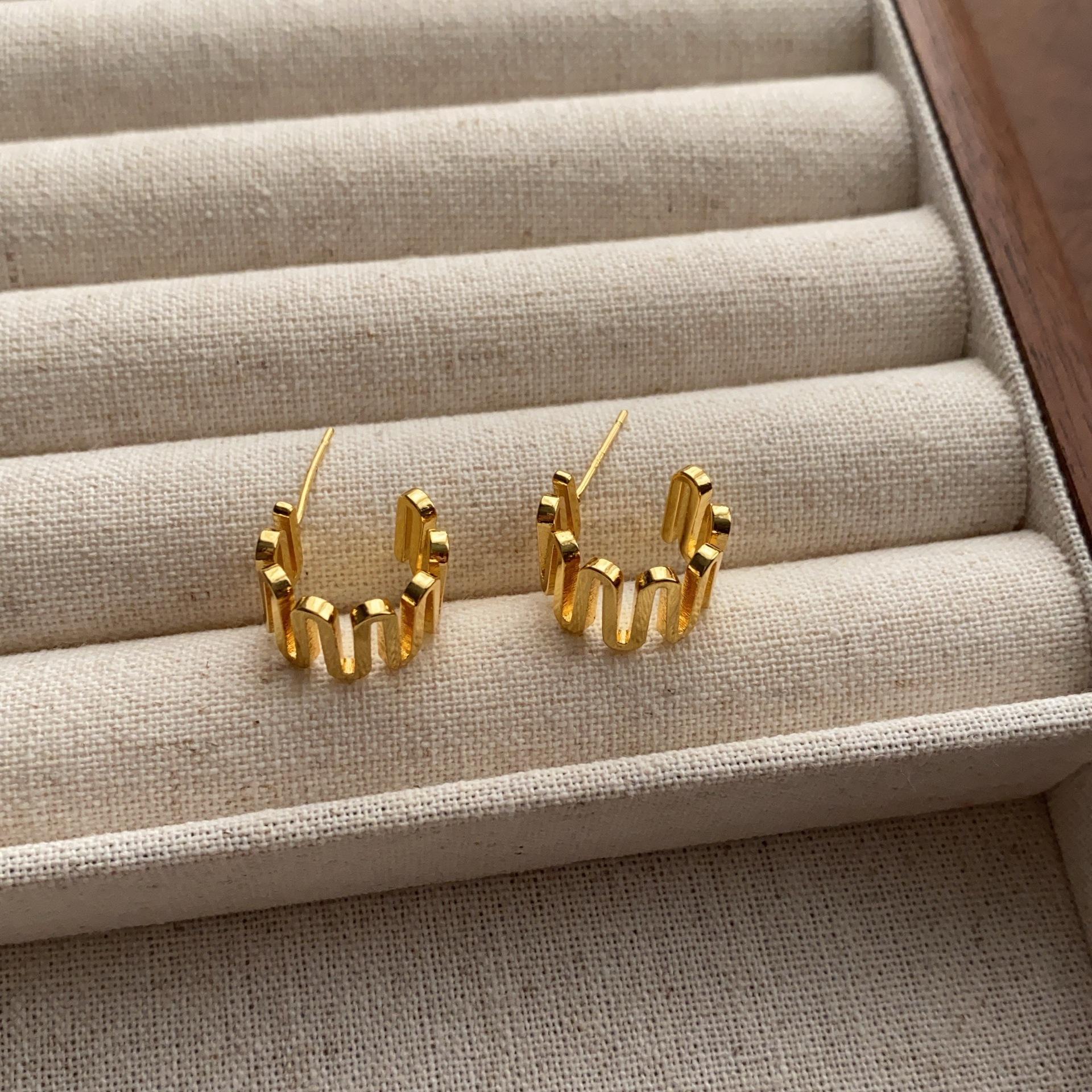 Classic simple C-shaped earrings three-dimensional low-key exquisite earrings personalized advanced