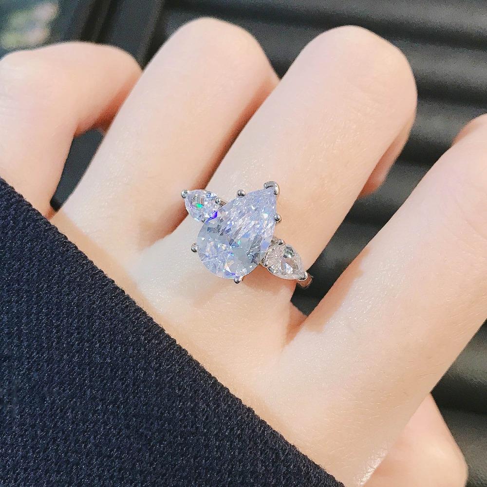 Simulated Moissanite Exaggerated Middle Finger Engagement Ring Waterdrop Pear Shape for Women