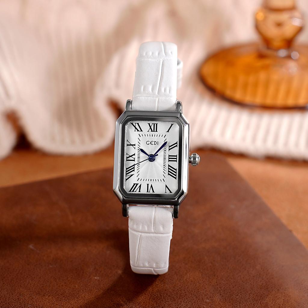 

Vintage Leather Watch For Women With Quartz Movement And Waterproof Functionality белый