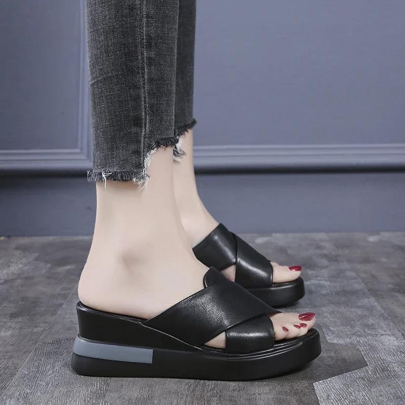 Mode sommar kvinnor sandaler mode kilklackar tofflor sommar nya tjocksulade tofflor damplattform mode högklackade tofflor