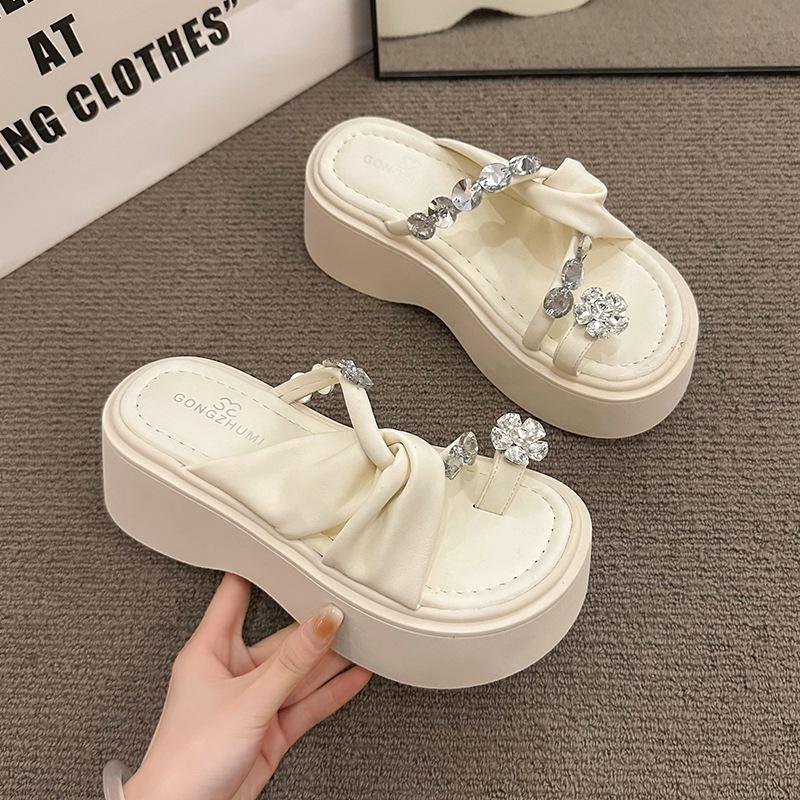 Korean Version of Fashion Rhinestone Cover Toe Cool Slippers Girl 2025 New Fairy Wind Thick Sole Heightening Beach with Skirt Sandals