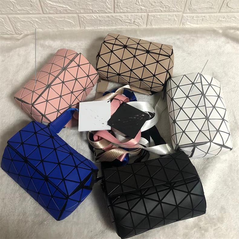 Women's Geometric Diamond Pattern Round Crossbody & Waist Bag