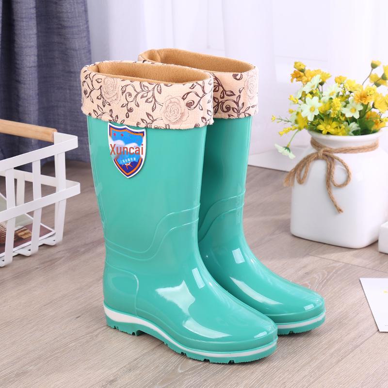 Women's Non-Slip Mid-Tube Rain Boots - Fashionable, Wear-Resistant, Waterproof Footwear for Kitchen and Outdoor Use