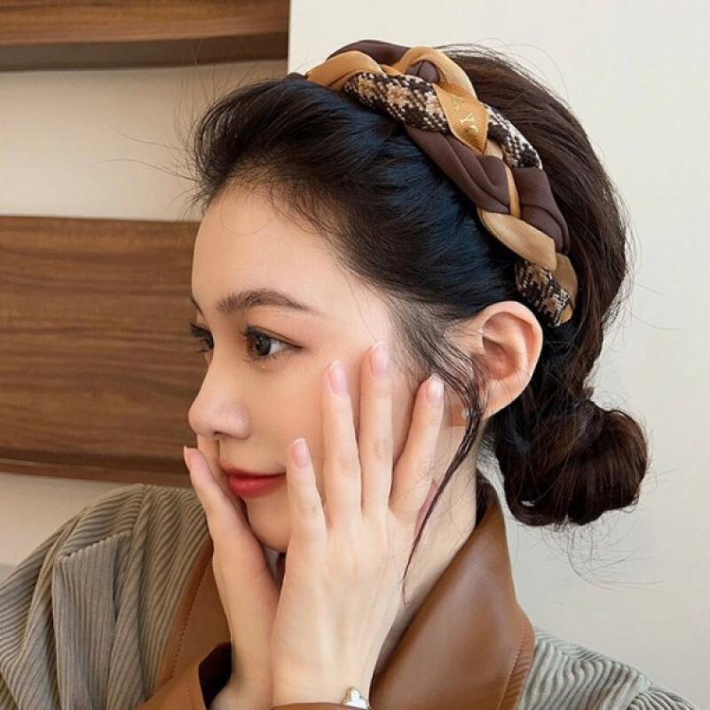 

Headband: Unique daily luxurious fabric twist brown