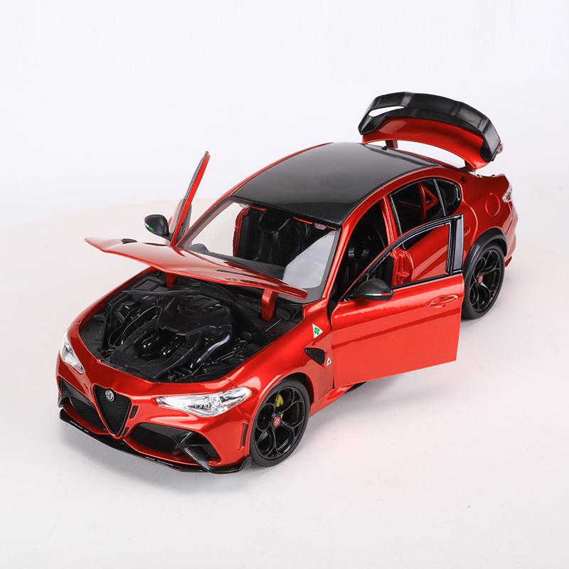 Burago 1:18 Alfa Romeo Giulia GTAm Open all doors Alloy Model Car
