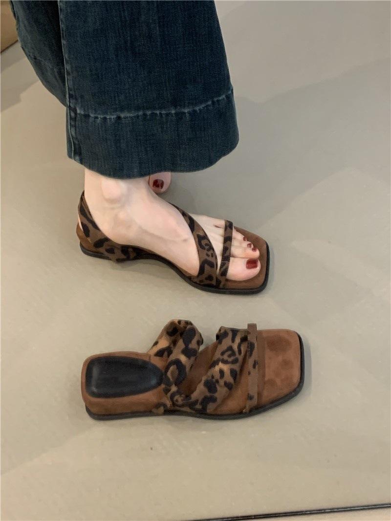 

Thick-soled square head retro one-word with sandals for women to wear in the summer of 2025 with skirts and casual two-wear Roman sandals 40