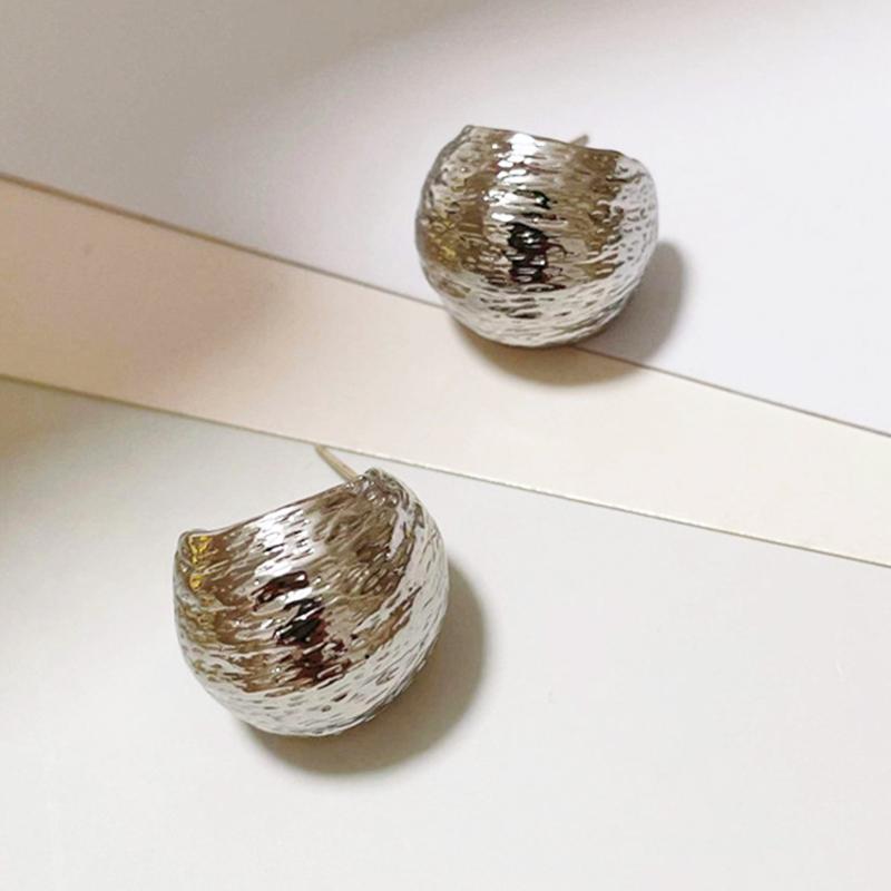 Geometric Metal Irregular Grain Stud Earrings for Women Punk Style Pleated Square Personality Earrings Travel Party Jewelry Gift