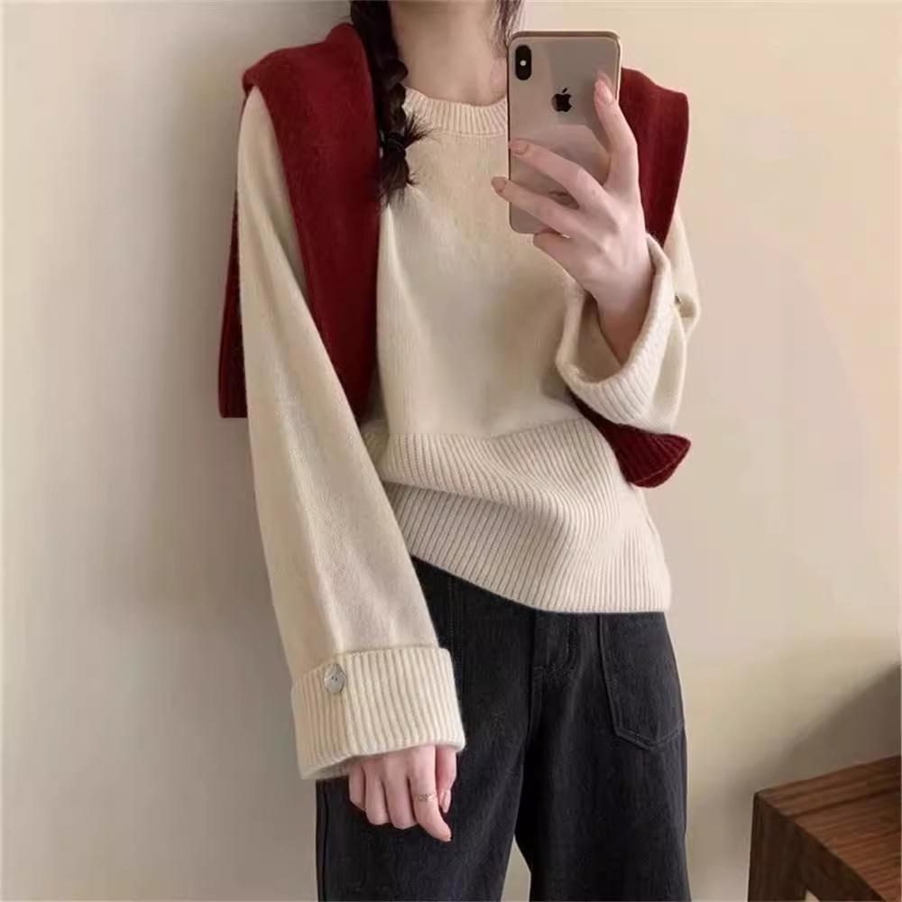 New Round-neck Pullover Thickened Sweater for Women's Autumn and Winter, A Niche Design Sense Button Knitted Sweater Top