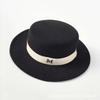 Retro British Style White Ribbon Flat Top Top Top Hat Couple Men and Women Gentleman's Hat Spring and Autumn Large Flat Brim Woolen Thermal Hat