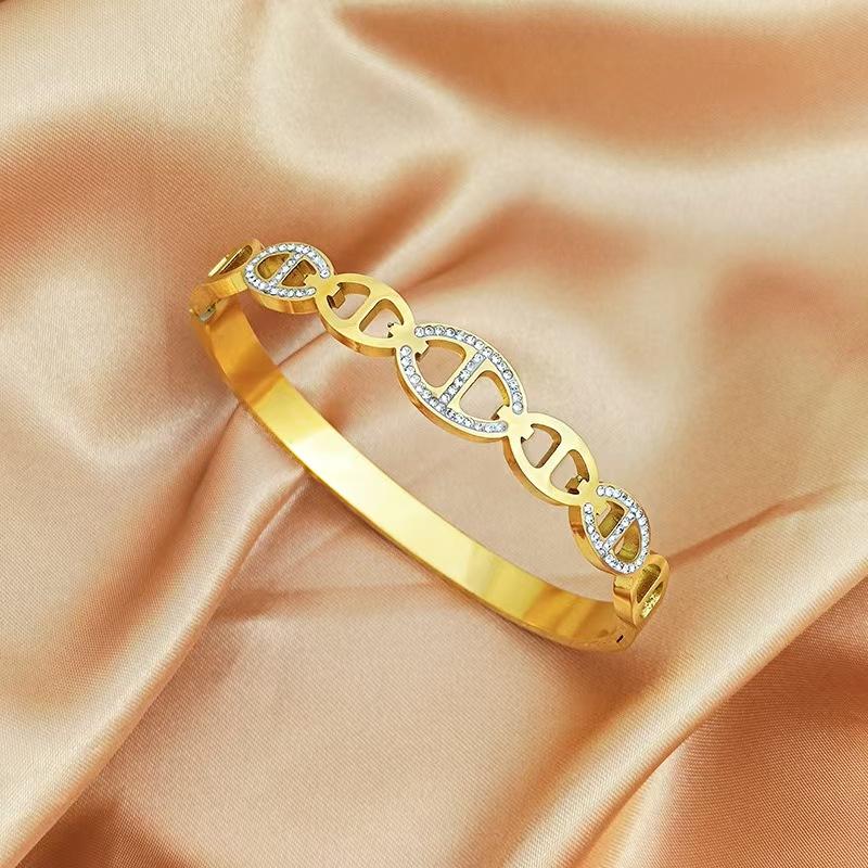 Hot Selling 2025 New Fashion Stainless Steel Bracelet Factory Hollow Diamond Inlaid Waterproof Design 18cm&fashion