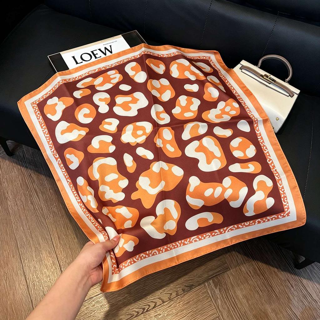 New old money wind chain neck scarf women's commuting versatile soft silk scarf neck protection shawl outer scarf