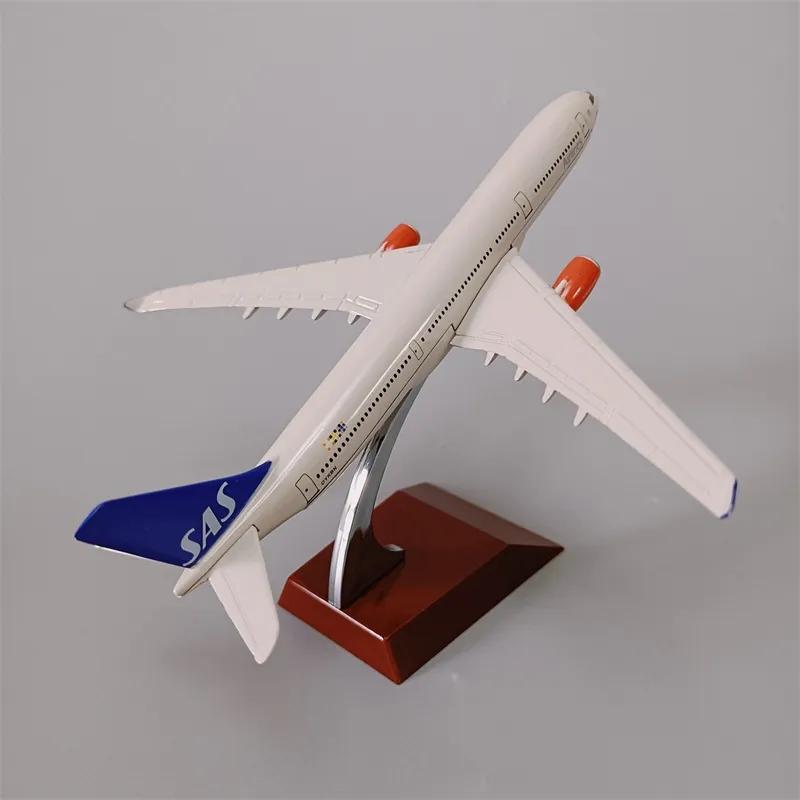 Maßstab Flugzeug 16CM 1:400 für A330-300 SAS Scandinavian Airlines Flugzeugmodell Diecast Legierung Flugzeugmodell Dekoration Büro