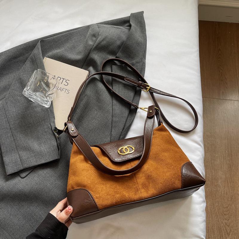 Suede bag women's large capacity 2025 new autumn and winter niche matte retro messenger bag underarm commuter bag