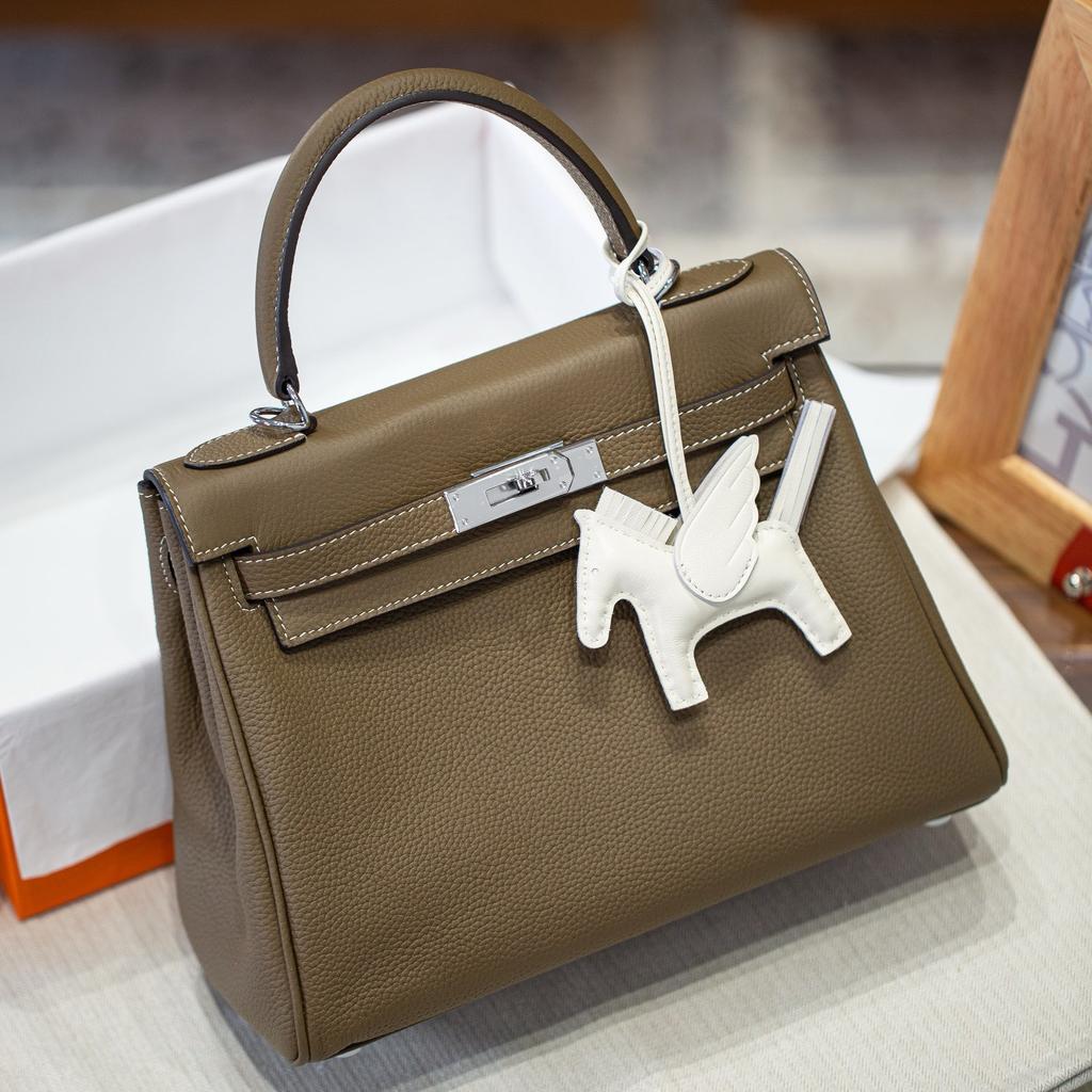 25 Neue Kelli Tasche Togo Rindsleder erste Schicht breiter Schultergurt silberne Schnalle große Kapazität tragbar Schulter Umhänge Tasche Pendler Damen Tasche