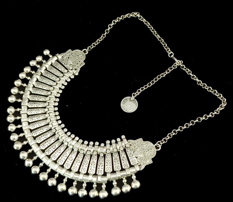 European Retro Coin-Style Half-Round Gold Silver Alloy Necklace