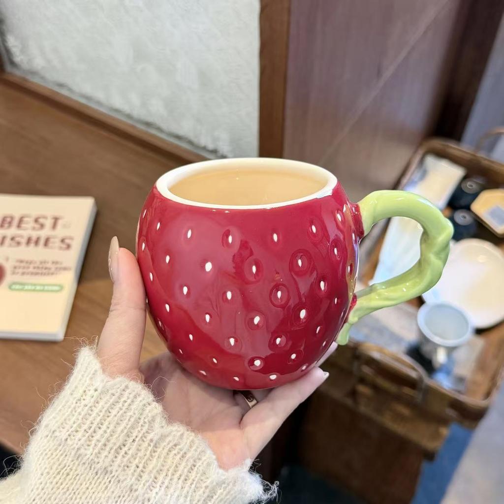Strawberry mug with lid, high-value creative cup, ceramic water cup, niche birthday gift for girls
