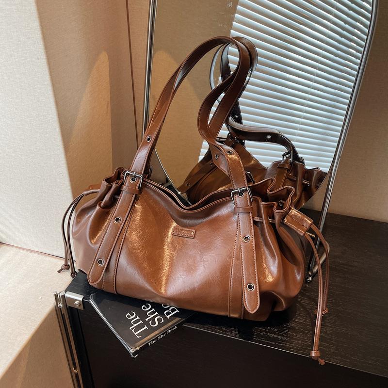 This year's popular bag women's large-capacity 2025 new autumn and winter retro versatile shoulder bag student class tote bag