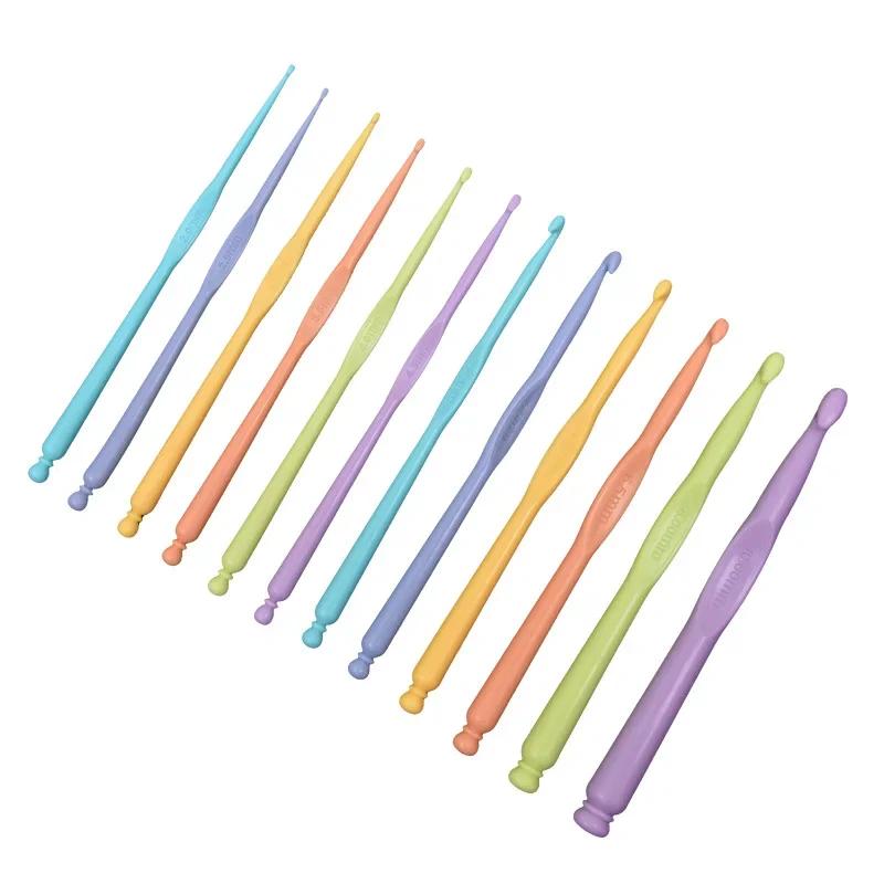 A Set of 12 Sets of DIY Knitting Crochet Tools for Knitting, Plastic Crochet Needles, Plastic Colored Aluminum Crochet Needles