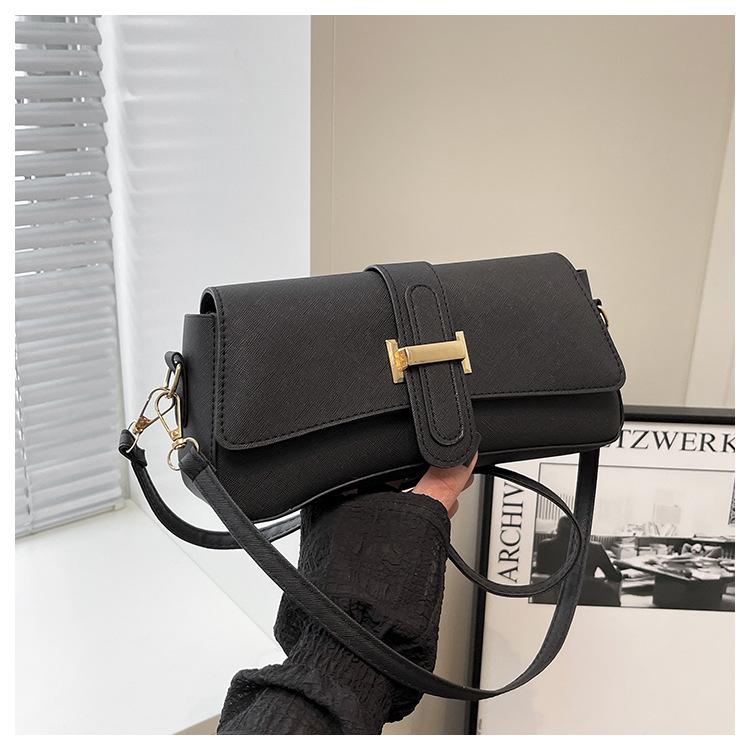 

Женская сумка премиум-класса с текстурой, новая коллекция 2025 года, маленькая квадратная сумка в стиле ретро, нишевая простая сумка под мышкой, универсальная на плечо или через плечо чёрный