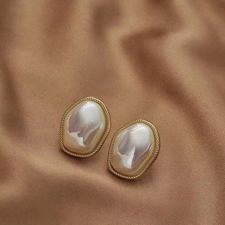 French Style Square Pearl Earrings with Luxury Retro Elegant Design - Unique & Gentle Trendy Ear Accessories
