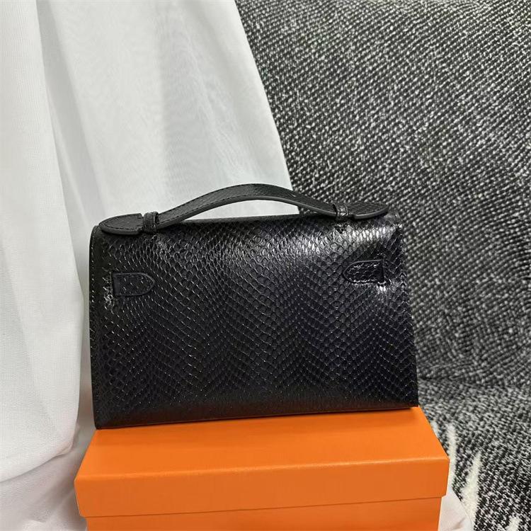 French Niche Temperament Portable Small Bag Women's Bag 2025 New Trendy Fashion Shoulder Bag Foreign Style Snake Pattern Messenger Bag