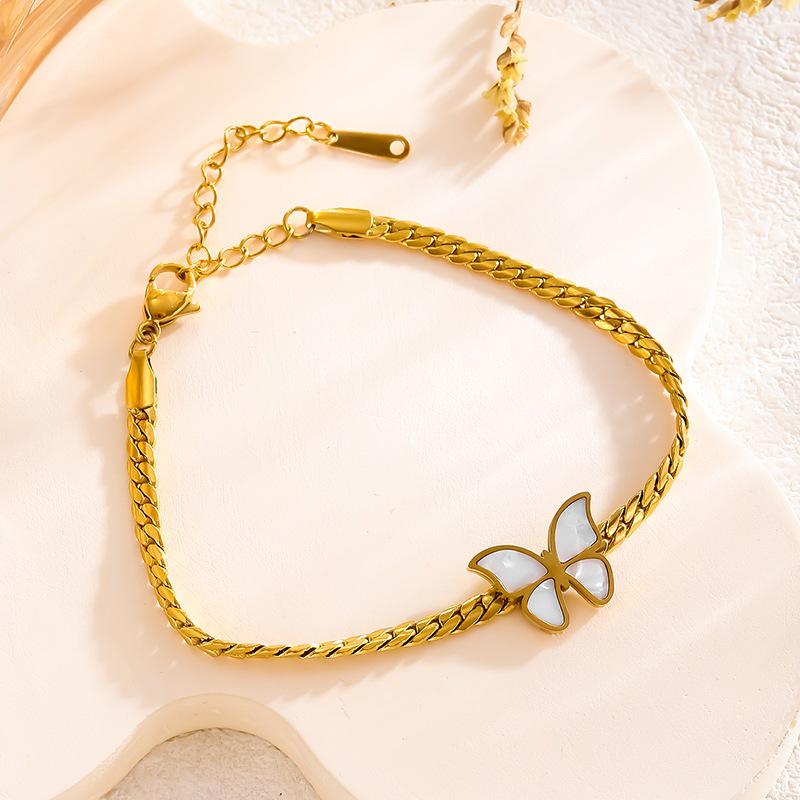 European & American Butterfly Pendant Collarbone Chain Set: Korean Blade Chain, Women's Bracelet, Earrings, Necklace - Gold.