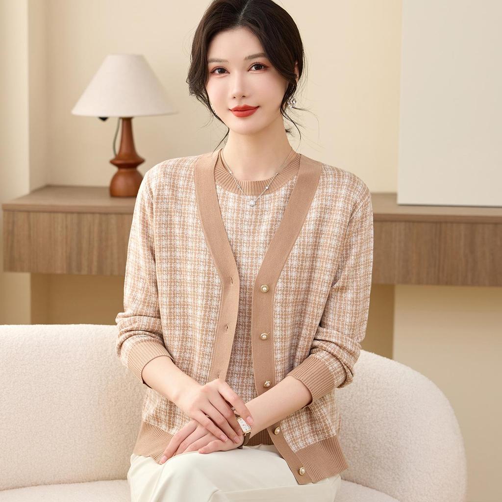 Noble Spring Striped Knit Two-Piece Set for Middle-Aged Women - Lightweight Summer T-Shirt and Pants
