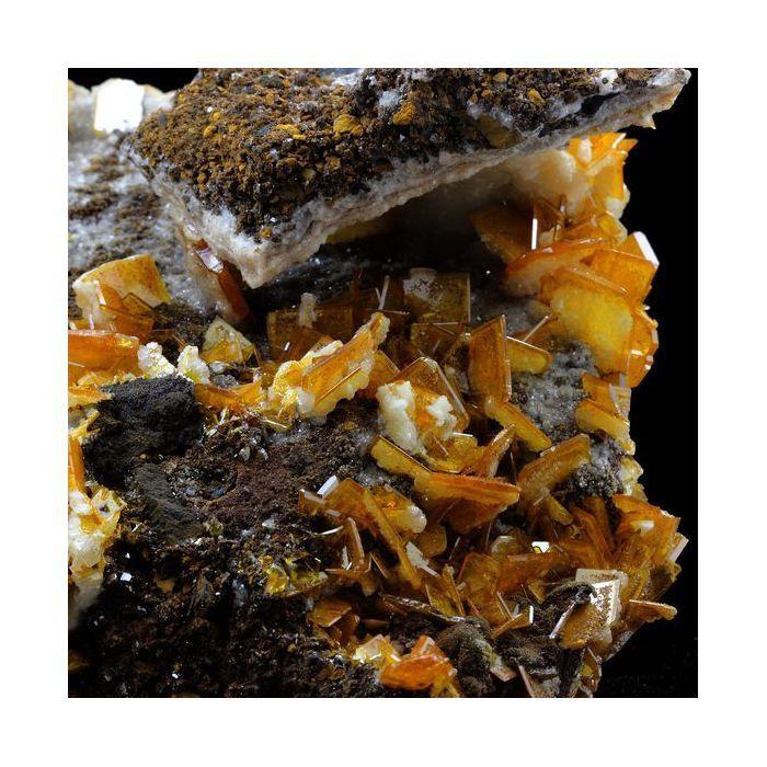 Pierres et Minéraux. Wulfenite. 2550.5 ct. Los Lamentos Mts, Chihuahua, Mexique.