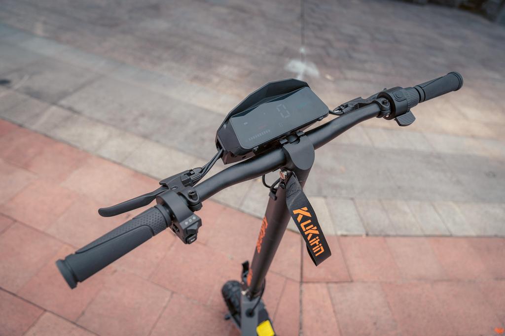 Kukirin G2 Folding Electric Scooter, 800W Motor, 45km/h, 48V 15.6Ah Battery, Dual Disc Brake, 10 Inch Vacuum Tire