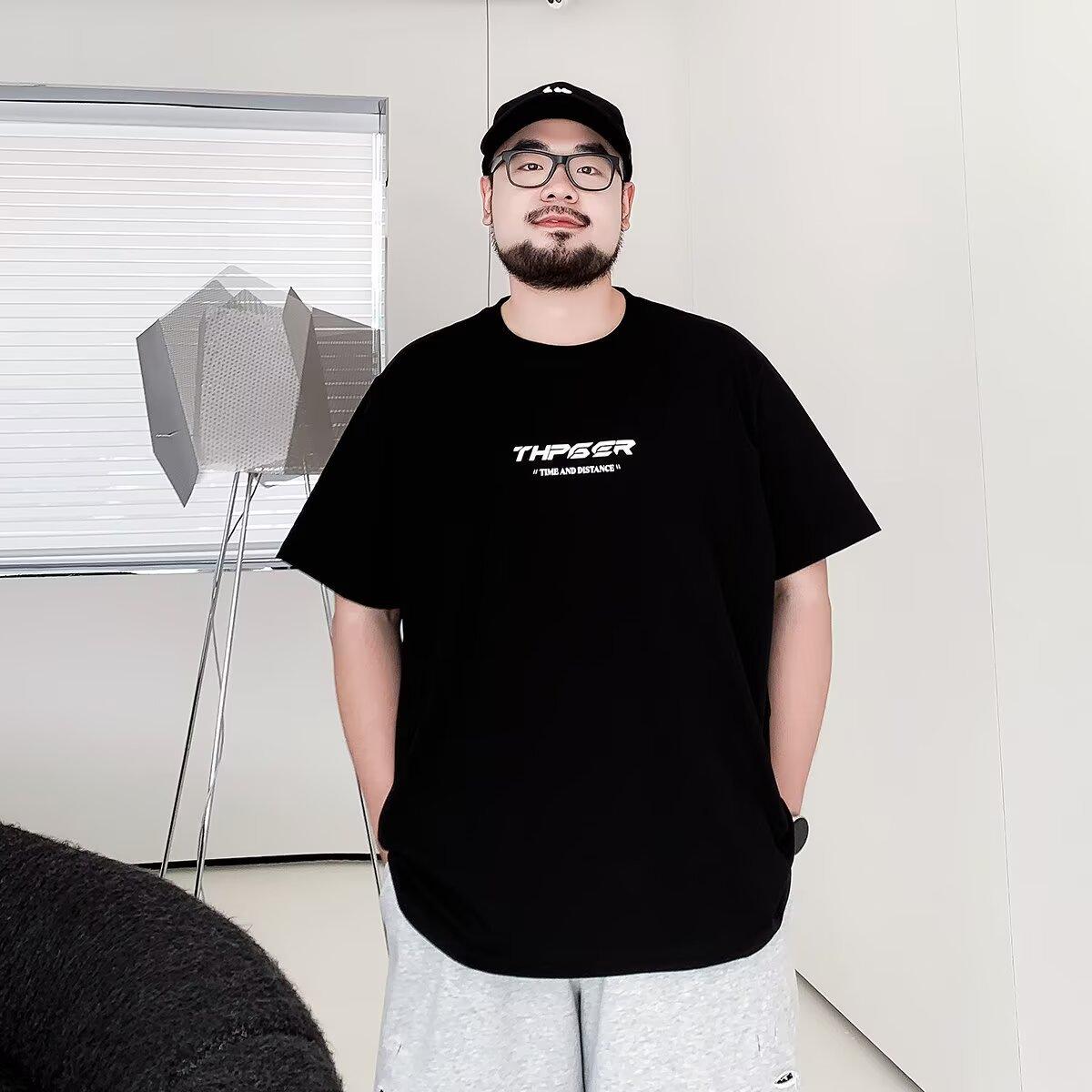 

Мягкая спортивная повседневная футболка с принтом букв, очень эластичная, не мнется, свободного кроя, мужская модная футболка с коротким рукавом, удобная 8XL чёрный