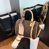 Borsa a Mano/Tracolla Versatile a Cuscino da Donna 2026 con Occhiali da Lettura e Foulard di Seta