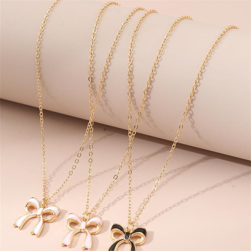 Feminine Legierung Schmetterling Schleife Halskette Mit Geometrischem Anhänger Für Frauen Modeschmuck