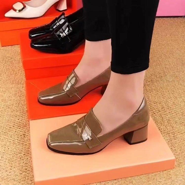 Dicker Absatz Quadratischer Zeh Einzelne Schuhe Neuer Herbst Weiches Leder Britischer Stil Kleine Lederschuhe Frühling Mittlerer Absatz Lackleder