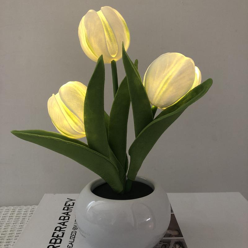 Rechargeable LED Tulip Night Light: Indoor Simulated Bouquet for a Warm Bedside Atmosphere