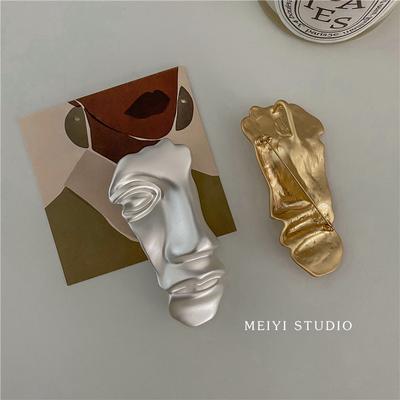 Literary And Retro Human Face Dumb Gold Fashion Sense Fashion Suit Accessories Versatile Brooch Ns Style