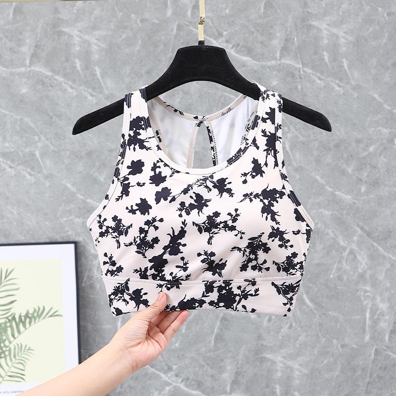 

Комплект для йоги: Топ со сборками, Леггинсы с высокой талией, поднимающие бедра, Фитнес-бра. Medium