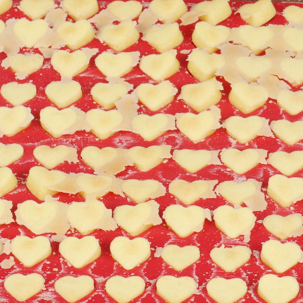 Stampo da forno in silicone Mini pentagonale a forma di cuore con lisca di pesce per biscotti per cani Snack con reticolo di ghiaccio Stampo per cioccolato Facile da usare