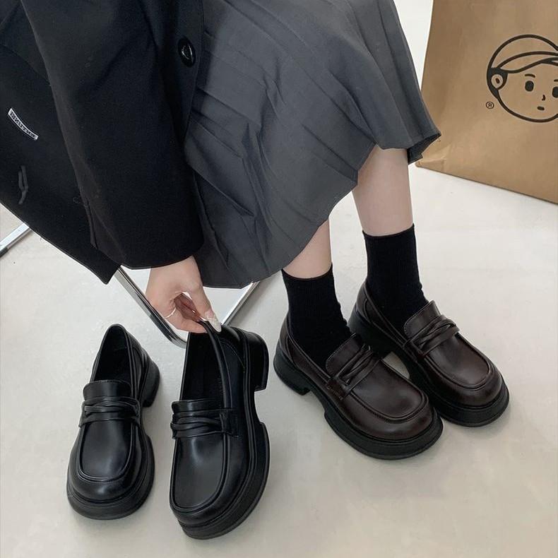 Vielseitige Retro-Plateau-Lederschuhe mit runder Spitze für Damen, neu Frühjahr/Herbst 2025, britische Slipper aus weichem Leder zum Hineinschlüpfen