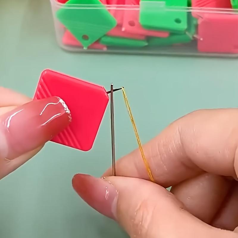 2 Piece of Threading Tool DIY Sewing Tool for The Elderly Quick Needle Recognition Device Threading Needle Home Lead Device