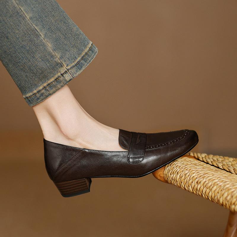 

Four Seasons Wear Women s Single Shoes New Women s Black Small Leather Shoes Medium Heel Large Size Coarse Heel Leather Women s Shoes Square He 40 коричневый
