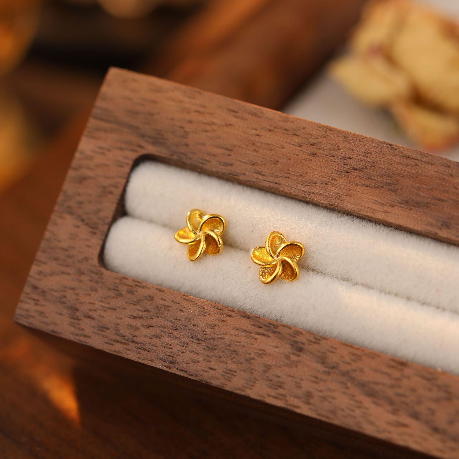 Шикарные цветочные серьги-гвоздики с металлическими акцентами - Корейские серьги, вдохновленные интернет-трендами Spiral Silver