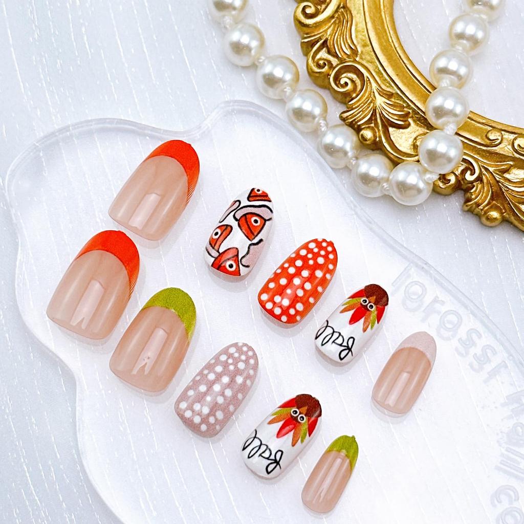 30Pcs Thanksgiving Press on Nails Short Round Shape French Tip Fake Nails with Pumpkin Pie Designs Full Cover Fall Acrylic Nails Thanksgiving Turkey