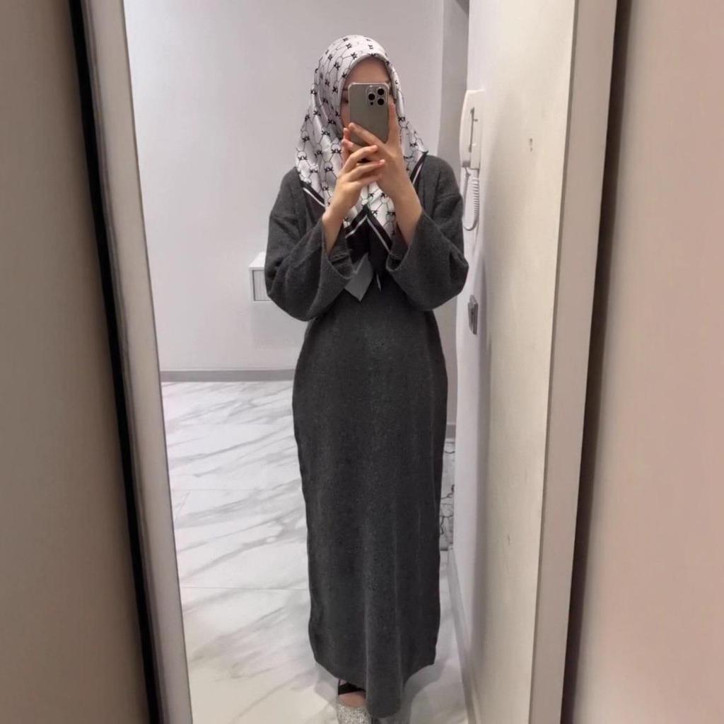 2025 Autumn Women's Knit Sweater Dress: European & American Style, Round Neck, Long Sleeve, Waist-cinching, Korean-inspired Fashion