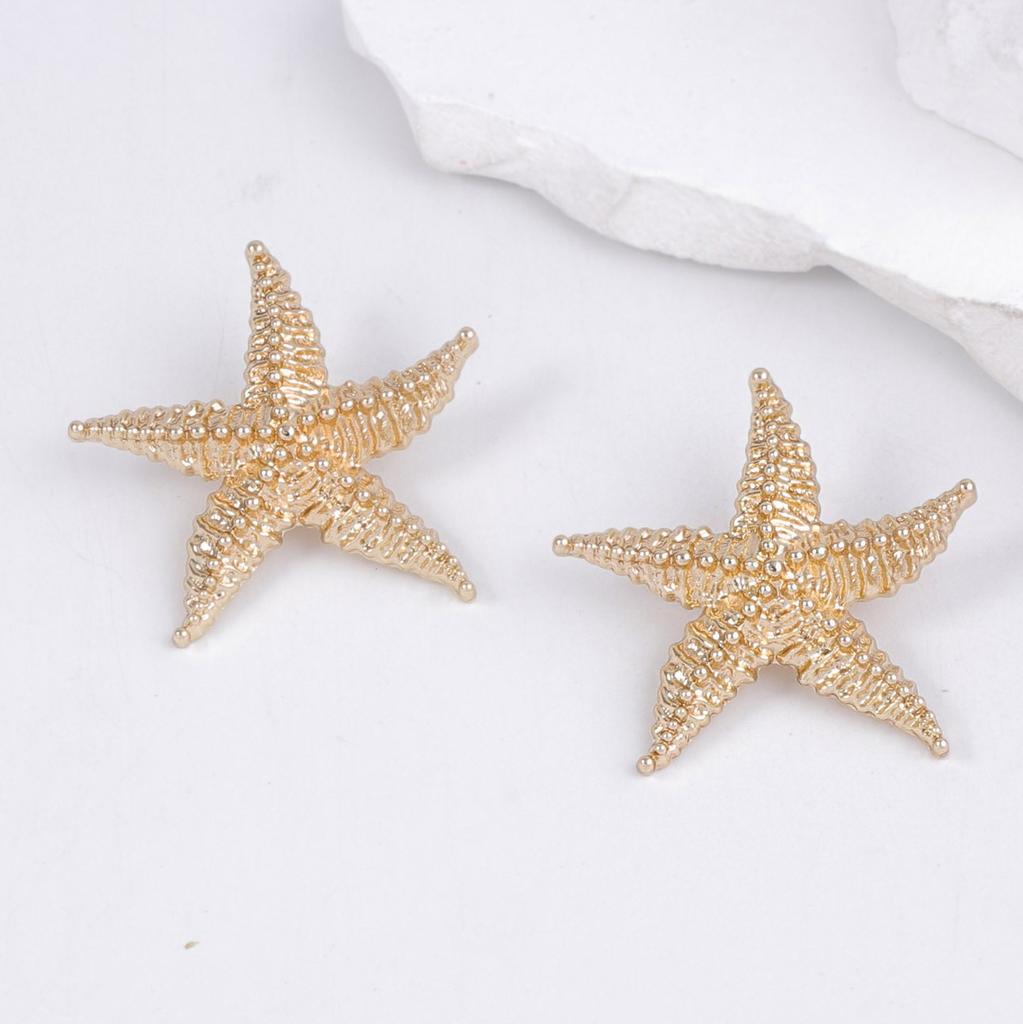 Light Luxury, Exquisite and Unique Design, Textured Alloy Starfish Ear Studs, Summer Marine Leisure and Vacation Style Girl